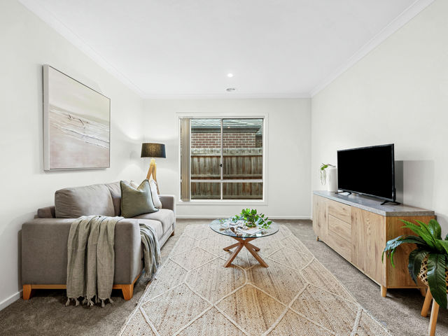 19 Embankment Road Doreen
