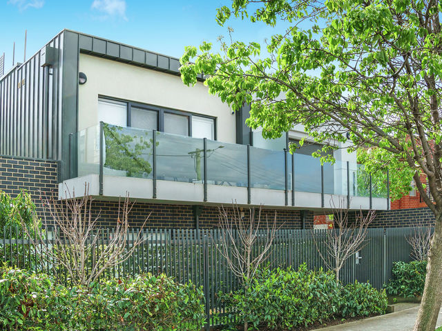 10/12 Leonard Crescent Ascot Vale