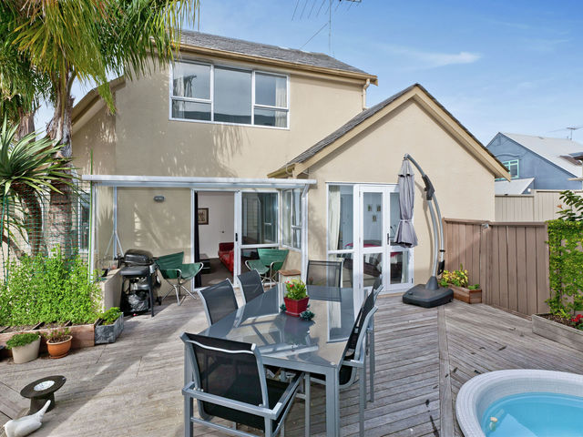 2/99 Aotea Street Orakei