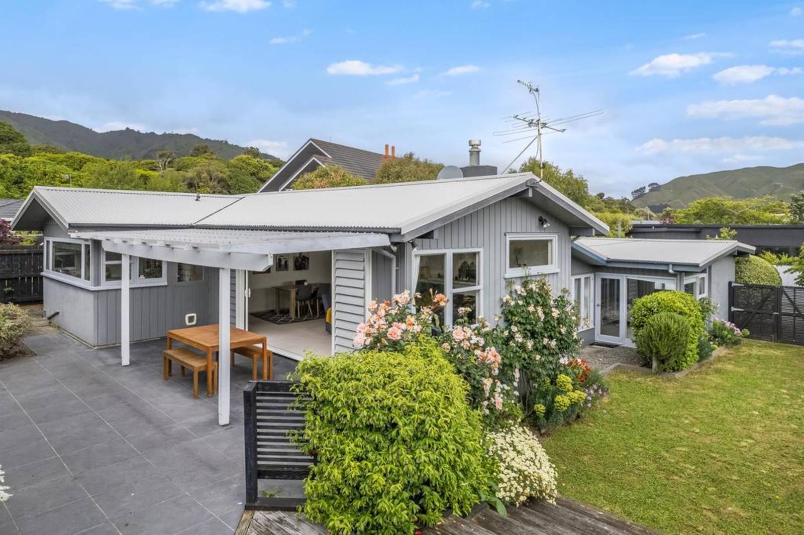 15 Tawa St, Waikanae 3 Bed House Sale by Set Date