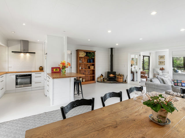 131 Field Way Waikanae Beach