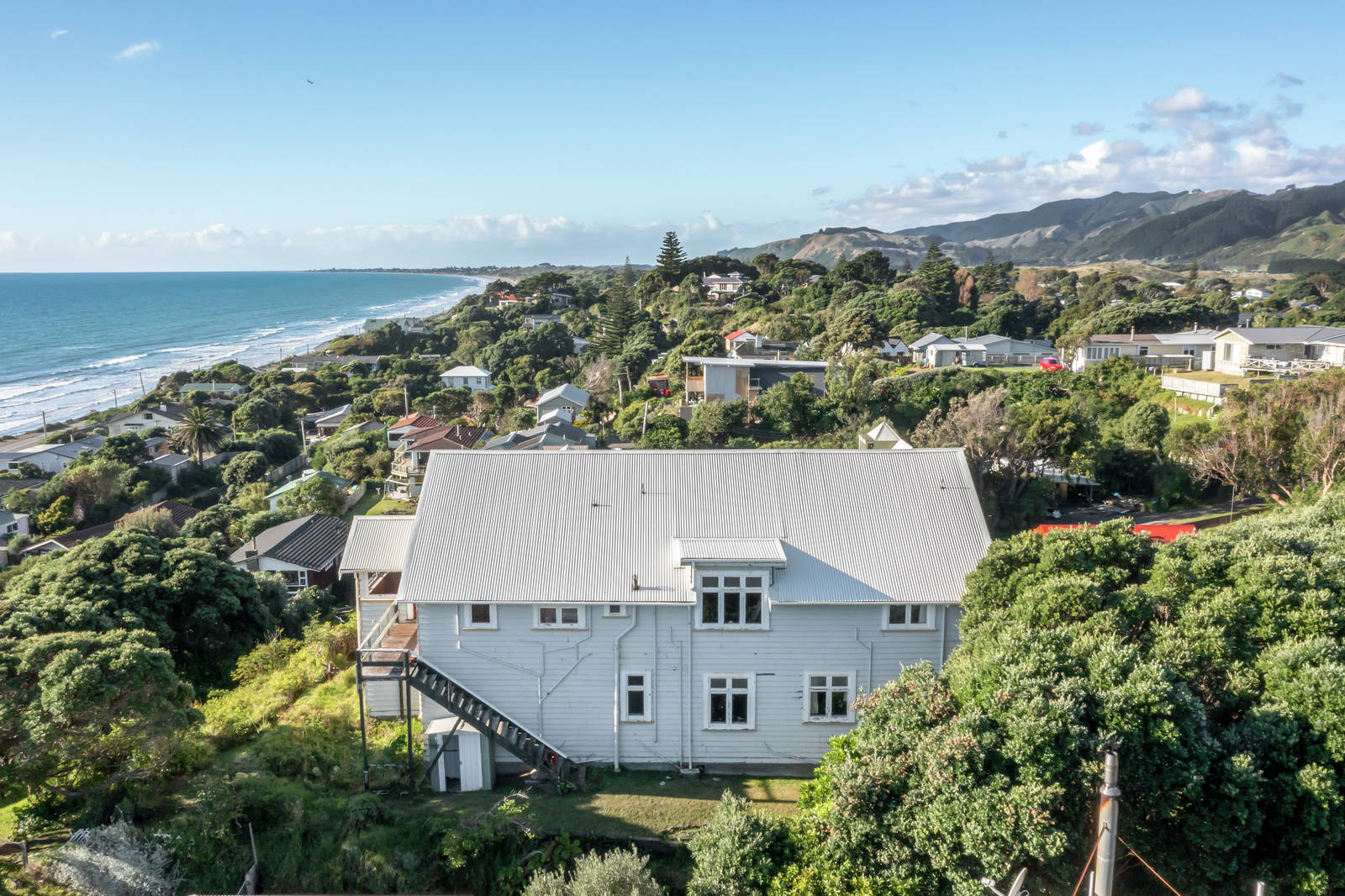 73 Wellington Road, Paekakariki 9 Bed House Private Sale