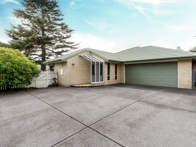 1 Major Aitken Drive Huntsbury