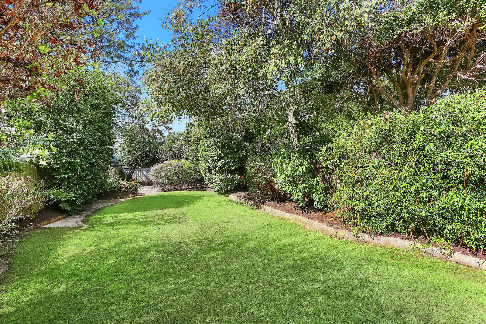 41 Chiltern Road, Willoughby 2 Bed House Auction