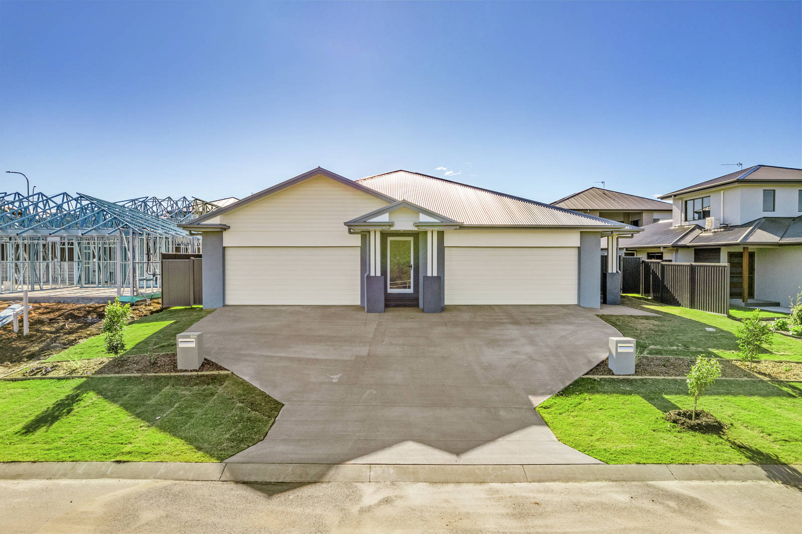 50A & 50B Presentation Crescent, Cumbalum 6 Bed Duplex For Sale