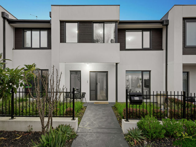20 Plenty Way Cranbourne North
