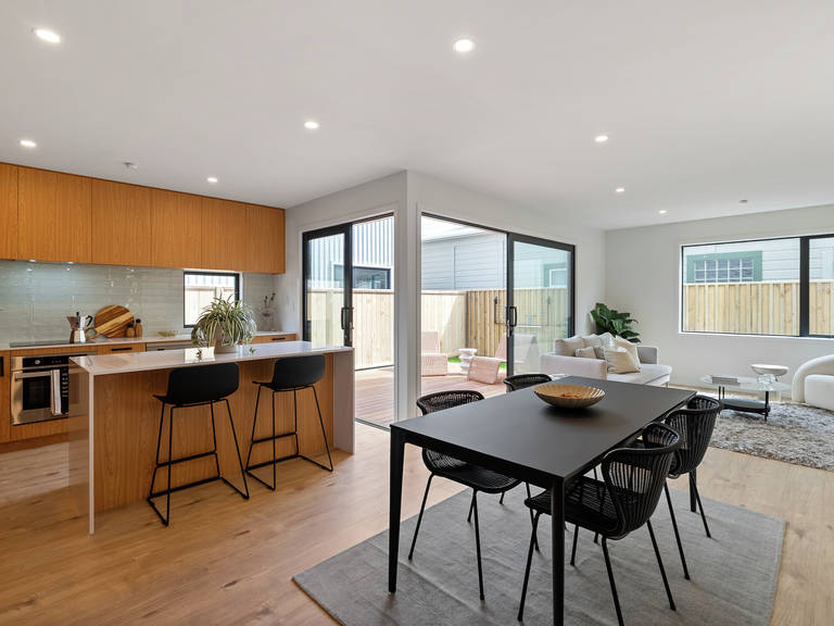 2/161 Onepu Road Lyall Bay