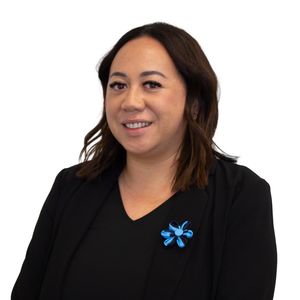 Huia  Dunn