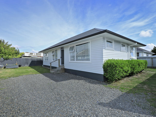 701 Wavell Street Akina