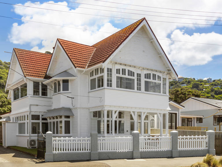 212 Queens Drive Lyall Bay