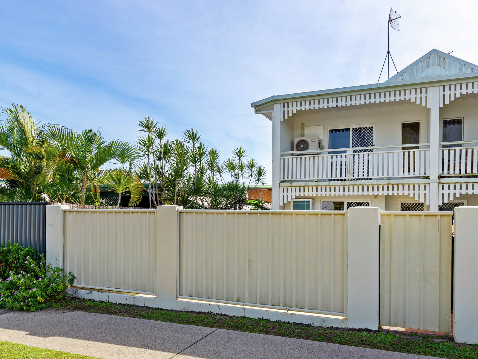 1/610 Palm Street , Holloways Beach 2 Bed Townhouse For Sale