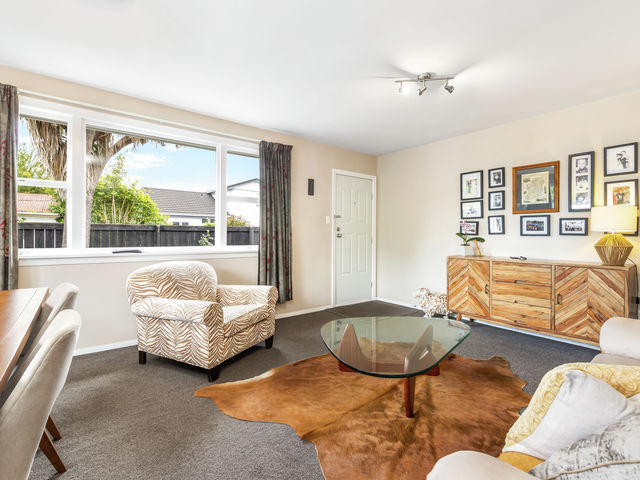 2/61 Aorangi Road Bryndwr