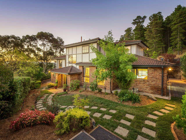 7 Crook Place Isaacs
