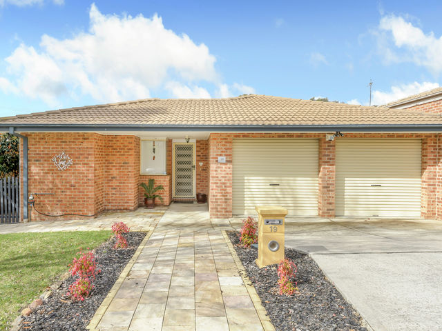 19 Charlton Crescent Gordon