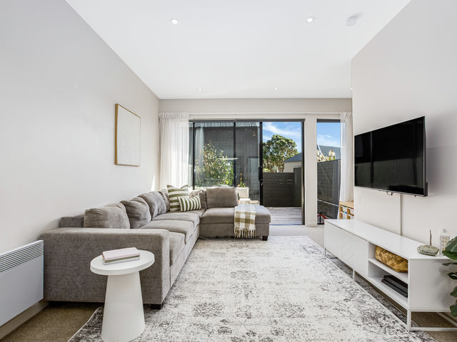 10/6 Oswald Crescent Paparangi