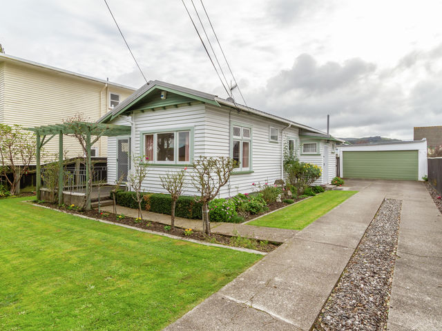 17 Thornycroft Avenue Epuni