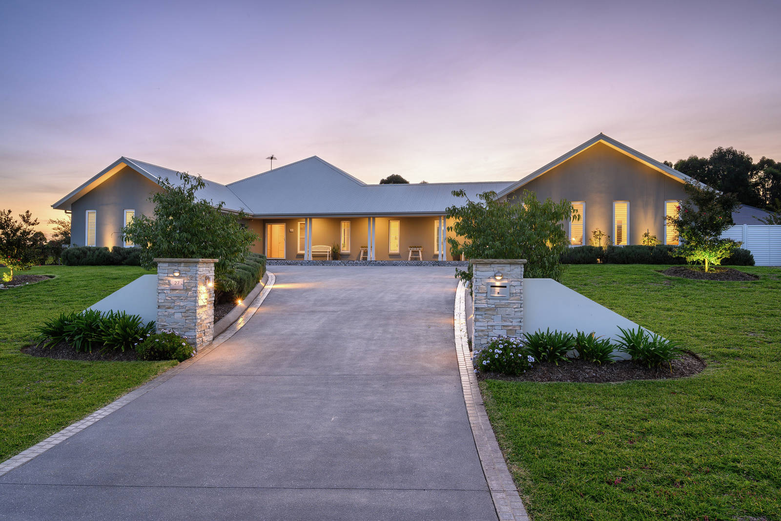 27 Halmstad Boulevard, Luddenham 6 Bed House For Sale