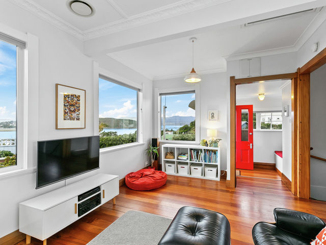 16 Hungerford Road Lyall Bay