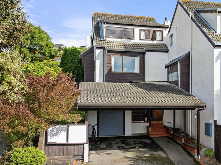 8A Malda Grove Khandallah