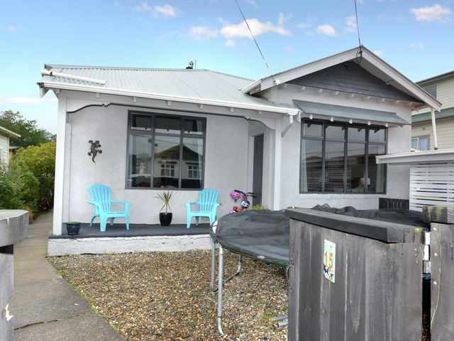 15 Crest Street Tainui