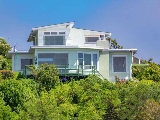 15 Kellsmere Crescent Island Bay