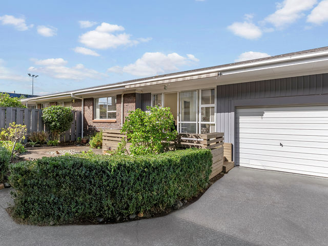 2/5 Erson Avenue Royal Oak
