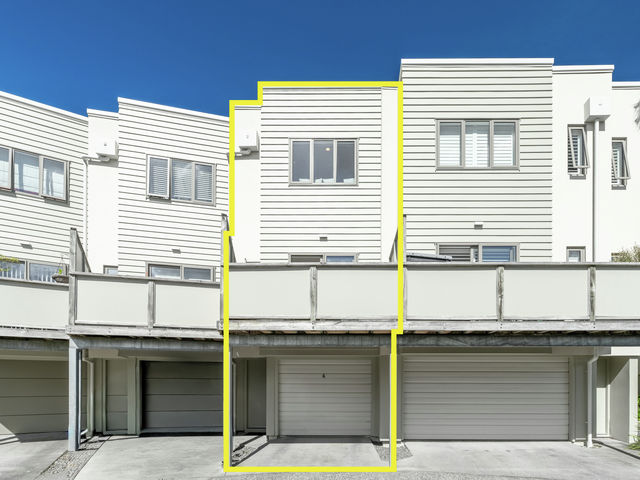 4/21 Hunters Park Drive Three Kings