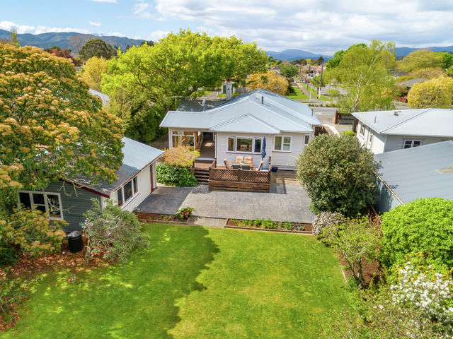 6 Sutherland Ave Silverstream 