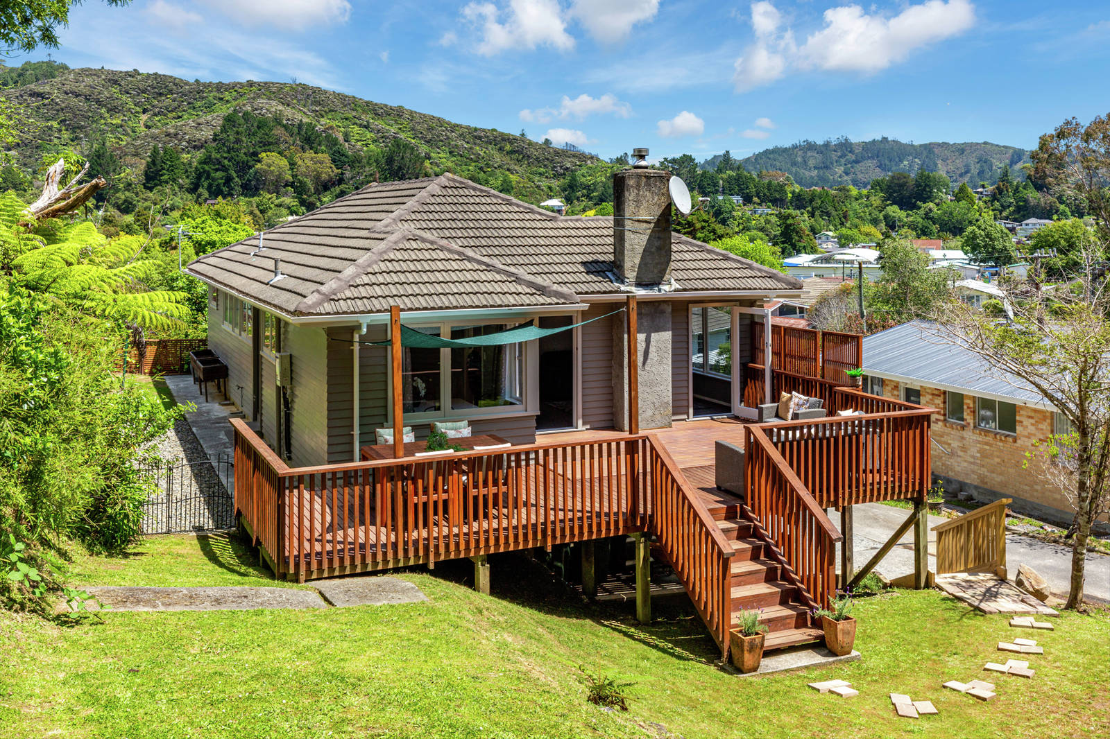 17 Lowry Crescent, Stokes Valley 3 Bed House Private Treaty