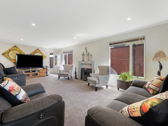 83 Wayne Francis Drive Flat Bush