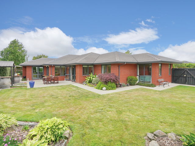 2 Ford Mews Springston