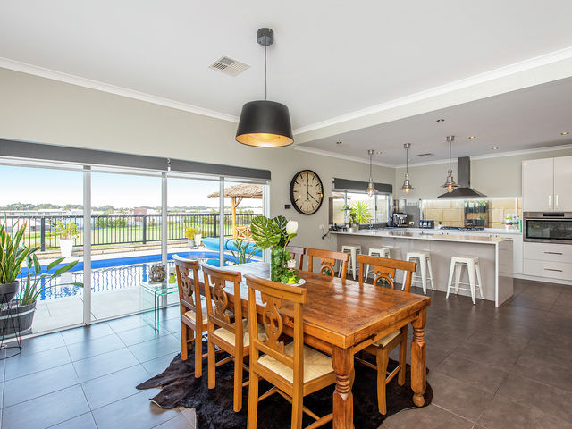 53 Holloways Ridge Secret Harbour
