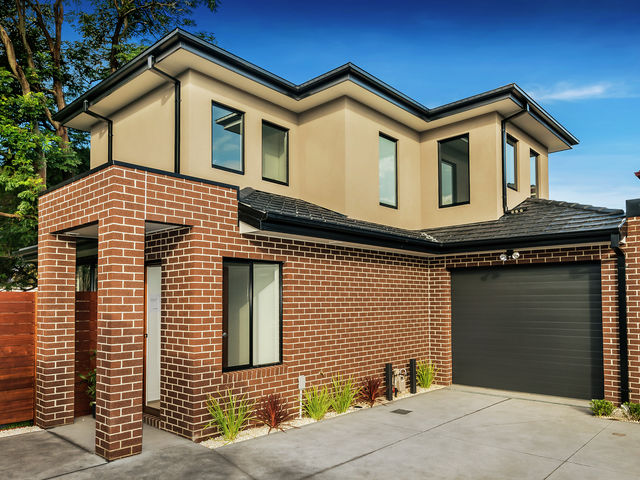 2/4 Eric Court Oakleigh South