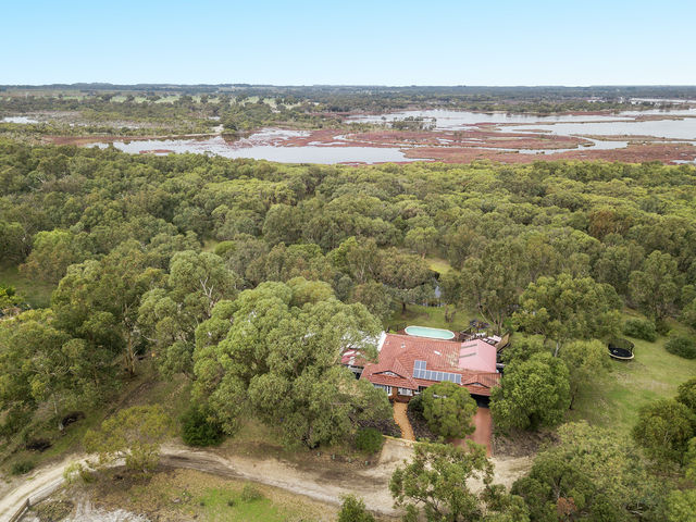 42 Serpentine Way Stake Hill