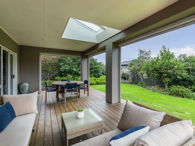 13 Heynes Place Clive