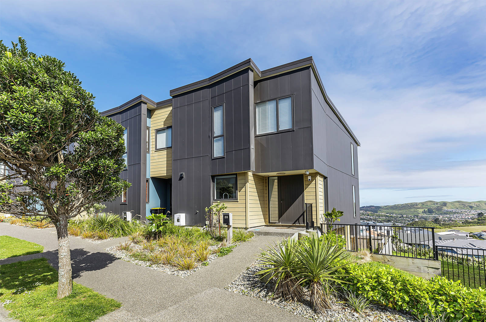 89 Woodridge Drive, Woodridge 2 Bed House Private Treaty