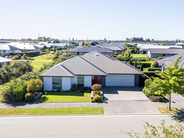 87 Carnaveron Drive Lincoln