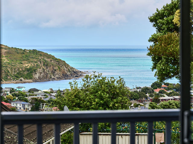 109A Gloaming Hill Titahi Bay