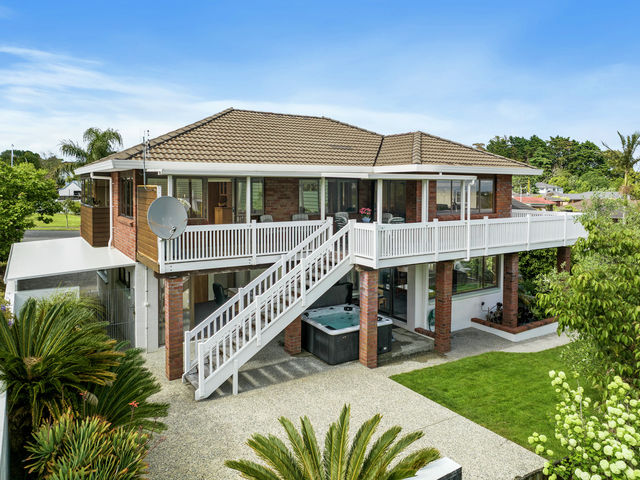 4 Lemonwood Place The Gardens
