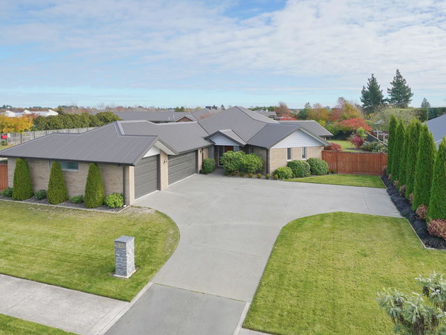 16 Barnsley Crescent West Melton