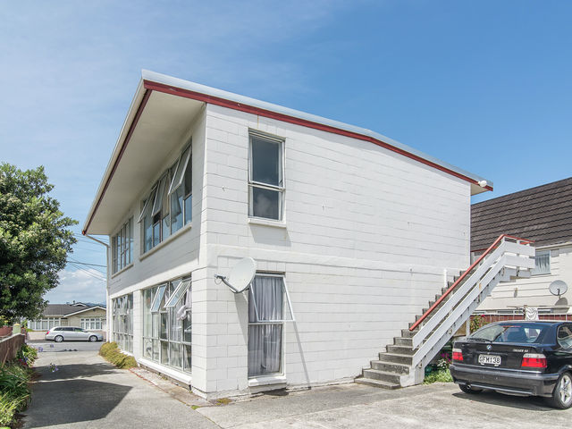 2/72 Freyberg Street Lyall Bay