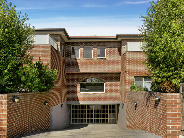 8/1214 Dandenong Road Murrumbeena