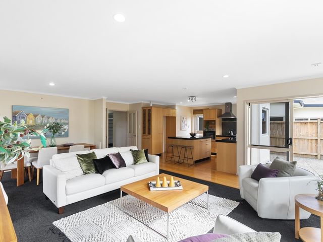8 Bezar Place Flat Bush