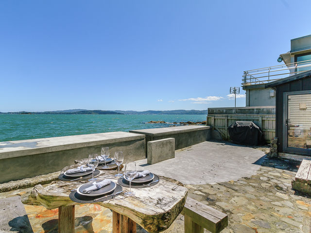 604 Marine Drive Days Bay