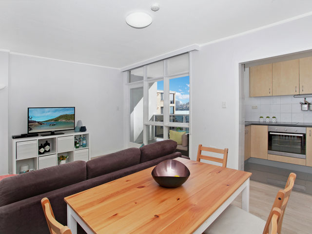 15/13  East Esplanade Manly