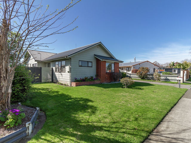 30 Perry Crescent Greenmeadows