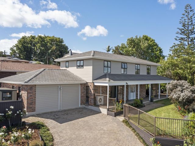 27 Lexington Drive Botany Downs