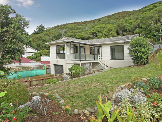 109 Happy Valley Road Owhiro Bay