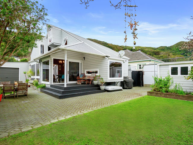 64 Wyndrum Avenue Waterloo