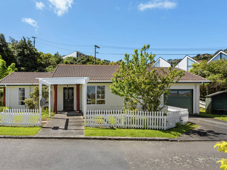 6 Erskine Close Island Bay